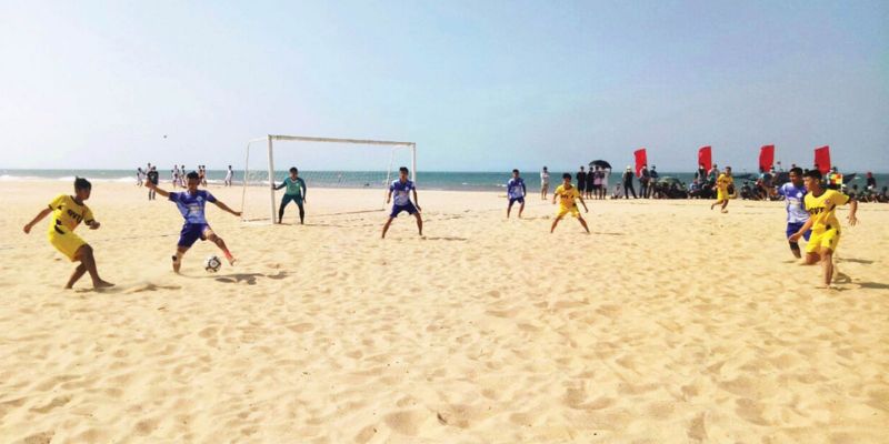 Bóng đá bãi biển mang đến một hơi thở thể thao mới mẻ